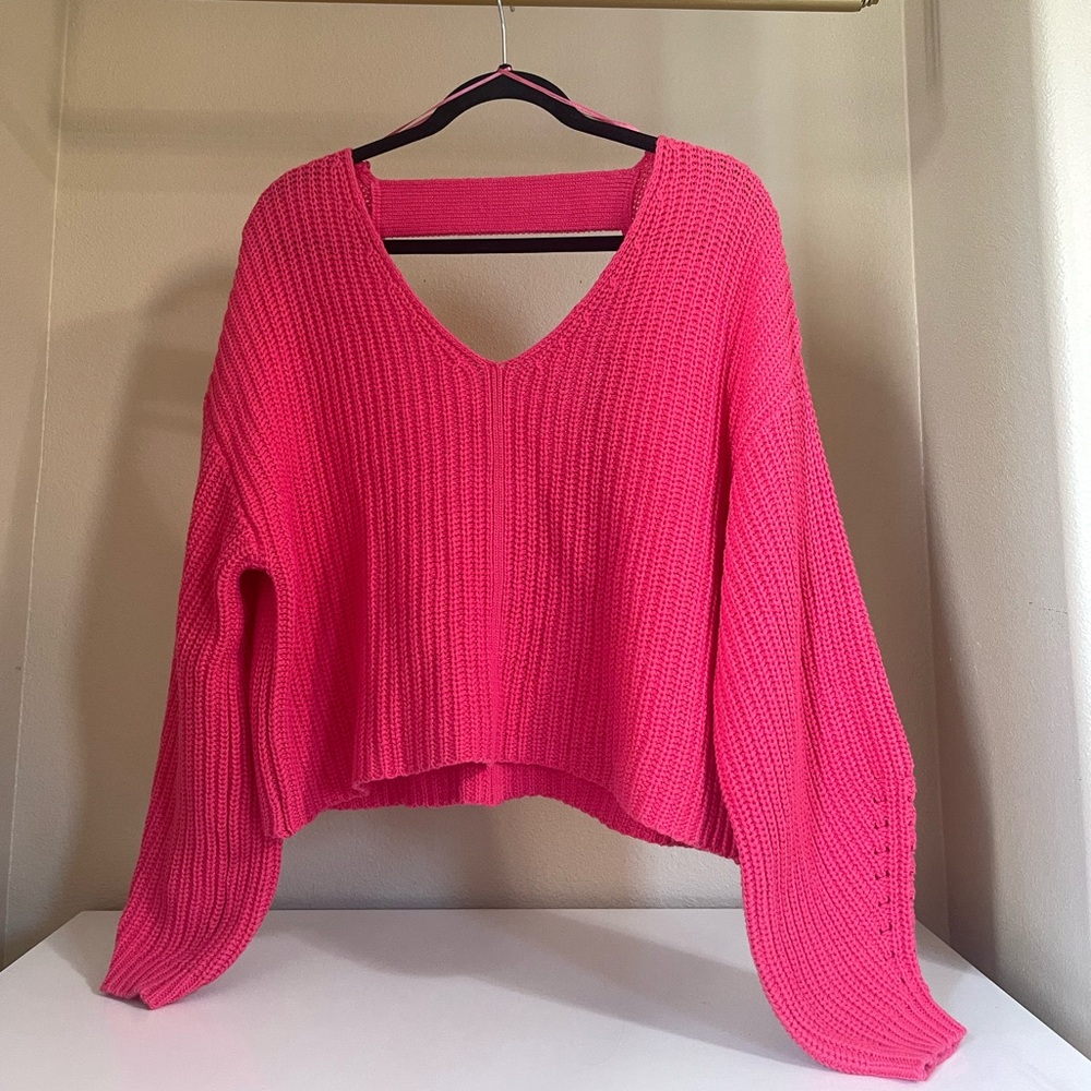 Urban Outfitters Avery Double V-Neck Sweater in Pink, size xs. NWT